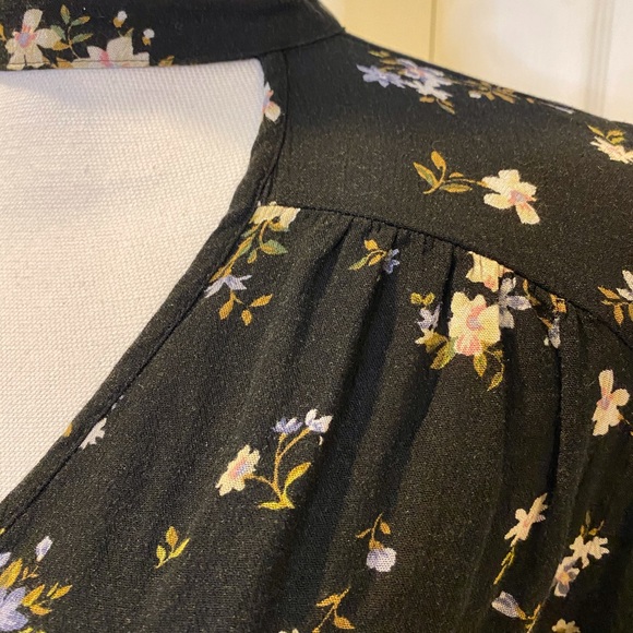 American Eagle black floral print top size S - Picture 3 of 5
